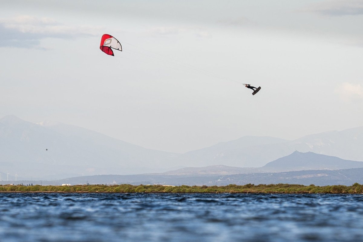 Ozone Edge V12 - Skymonster Watersports